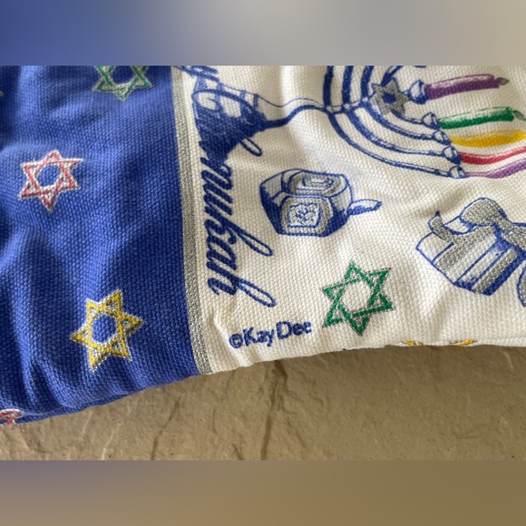 Hannukah Themed Oven Mitt & Pot Holder - Picture 7 of 10